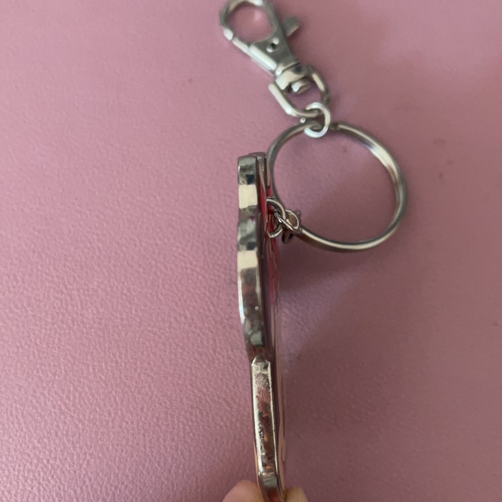 Minnie Mouse Keychain - Picture 3 of 3